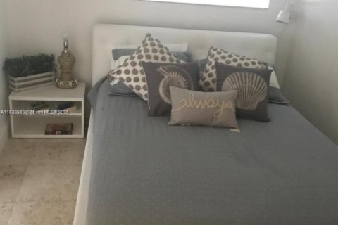 Снять в аренду кондоминиум в Ки-Бискейн, Флорида 1 спальня, 38.09м2, № 1669239 - фото 3