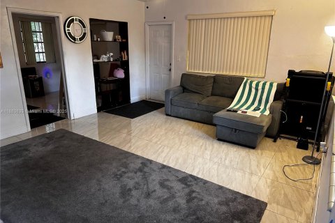 Casa en venta en Miami, Florida, 2 dormitorios, 92.9 m2 № 1950710 - foto 10