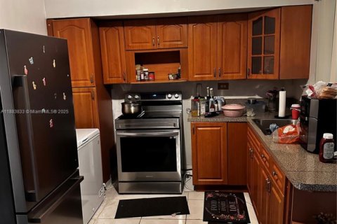 Casa en venta en Miami, Florida, 2 dormitorios, 92.9 m2 № 1950710 - foto 2
