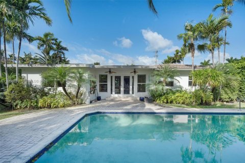 House in Bay Harbor Islands, Florida 4 bedrooms, 264.59 sq.m. № 2031670 - photo 4