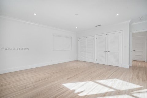 House in Bay Harbor Islands, Florida 4 bedrooms, 264.59 sq.m. № 2031670 - photo 26