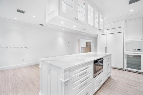 House in Bay Harbor Islands, Florida 4 bedrooms, 264.59 sq.m. № 2031670 - photo 19