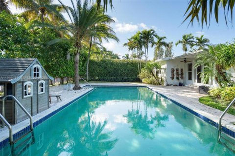 House in Bay Harbor Islands, Florida 4 bedrooms, 264.59 sq.m. № 2031670 - photo 5