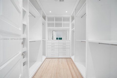 House in Bay Harbor Islands, Florida 4 bedrooms, 264.59 sq.m. № 2031670 - photo 27