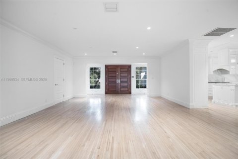 House in Bay Harbor Islands, Florida 4 bedrooms, 264.59 sq.m. № 2031670 - photo 9