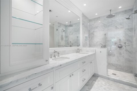 House in Bay Harbor Islands, Florida 4 bedrooms, 264.59 sq.m. № 2031670 - photo 28