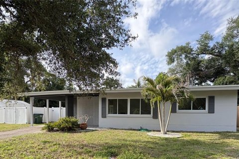 Villa ou maison à Saint Petersburg, Floride 3 chambres, 134.52 m2 № 2101971