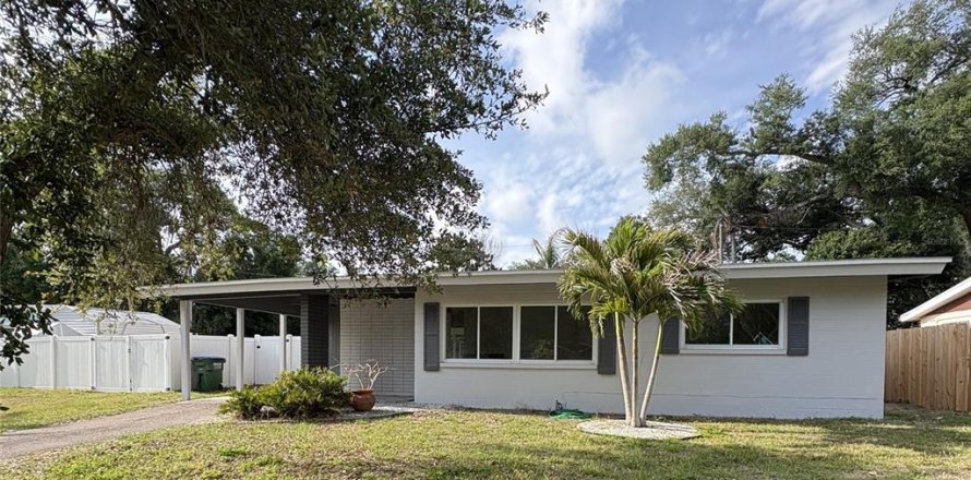 Villa ou maison à Saint Petersburg, Floride 3 chambres, 134.52 m2 № 2101971