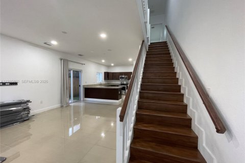 Снять в аренду таунхаус в Майами, Флорида 4 спальни, 280.94м2, № 2154854 - фото 4