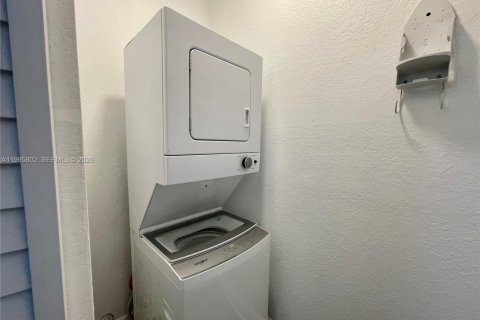 Снять в аренду таунхаус в Майами, Флорида 4 спальни, 280.94м2, № 2154854 - фото 12