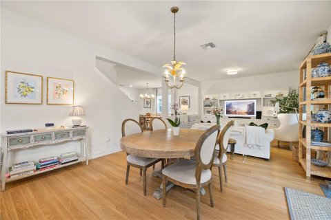 House in Orlando, Florida 4 bedrooms, 272.11 sq.m. № 2231746 - photo 25