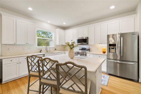 House in Orlando, Florida 4 bedrooms, 272.11 sq.m. № 2231746 - photo 29