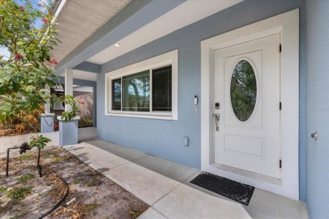 House in Sarasota, Florida 3 bedrooms, 140.56 sq.m. № 1609090 - photo 3