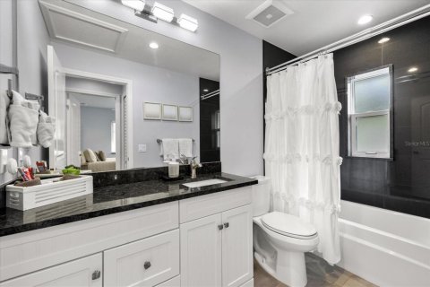 House in Sarasota, Florida 3 bedrooms, 140.56 sq.m. № 1609090 - photo 21
