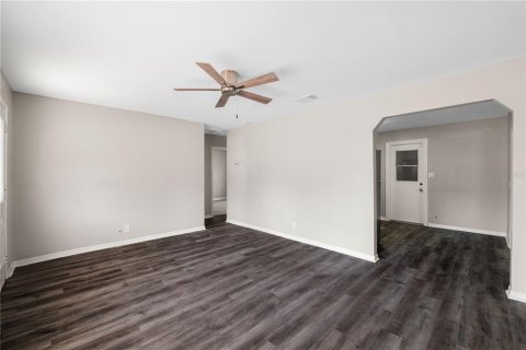 House in Tampa, Florida 3 bedrooms, 95.88 sq.m. № 1734044 - photo 2
