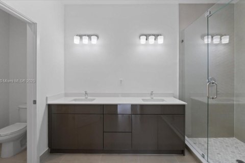 House in Palmetto Bay, Florida 5 bedrooms, 336.03 sq.m. № 1763803 - photo 9