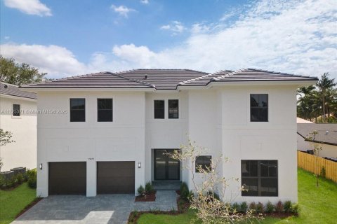 House in Palmetto Bay, Florida 5 bedrooms, 336.03 sq.m. № 1763803 - photo 1