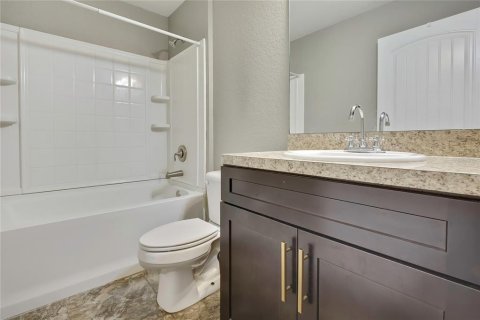 House in Weeki Wachee, Florida 4 bedrooms, 162.58 sq.m. № 2408595 - photo 24