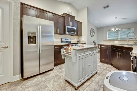 House in Weeki Wachee, Florida 4 bedrooms, 162.58 sq.m. № 2408595 - photo 13