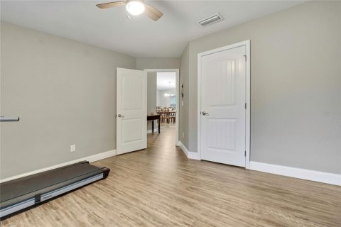 House in Weeki Wachee, Florida 4 bedrooms, 162.58 sq.m. № 2408595 - photo 21