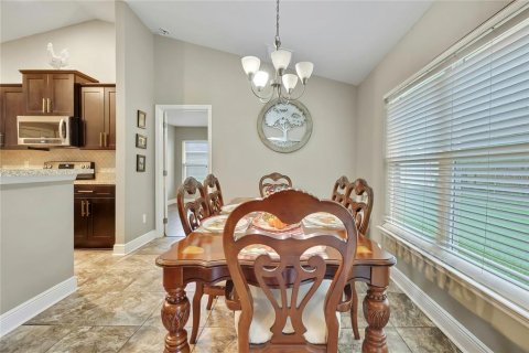 House in Weeki Wachee, Florida 4 bedrooms, 162.58 sq.m. № 2408595 - photo 8