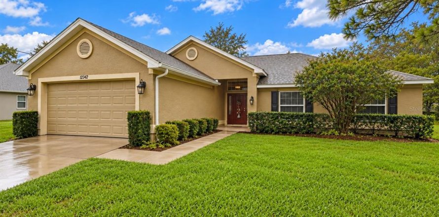 House in Weeki Wachee, Florida 4 bedrooms, 162.58 sq.m. № 2408595