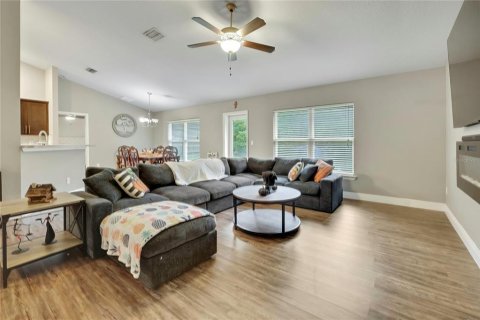 House in Weeki Wachee, Florida 4 bedrooms, 162.58 sq.m. № 2408595 - photo 6