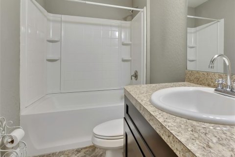 House in Weeki Wachee, Florida 4 bedrooms, 162.58 sq.m. № 2408595 - photo 25