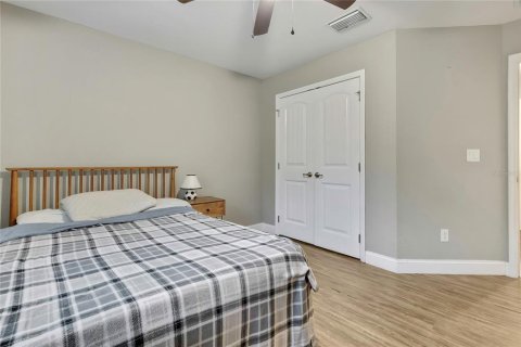 House in Weeki Wachee, Florida 4 bedrooms, 162.58 sq.m. № 2408595 - photo 23