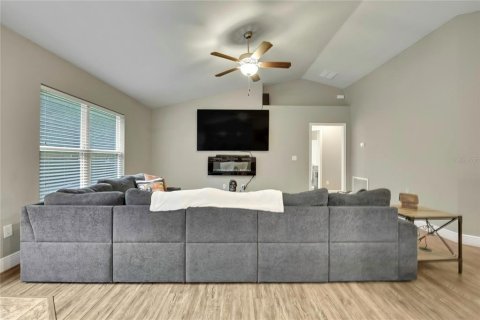 House in Weeki Wachee, Florida 4 bedrooms, 162.58 sq.m. № 2408595 - photo 4
