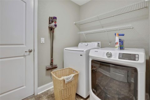 House in Weeki Wachee, Florida 4 bedrooms, 162.58 sq.m. № 2408595 - photo 14