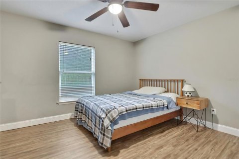 House in Weeki Wachee, Florida 4 bedrooms, 162.58 sq.m. № 2408595 - photo 22