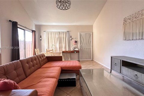 Casa en venta en Davie, Florida, 2 dormitorios, 75.9 m2 № 2002031 - foto 5