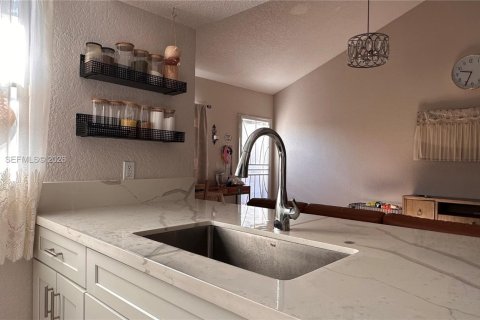 Casa en venta en Davie, Florida, 2 dormitorios, 75.9 m2 № 2002031 - foto 11