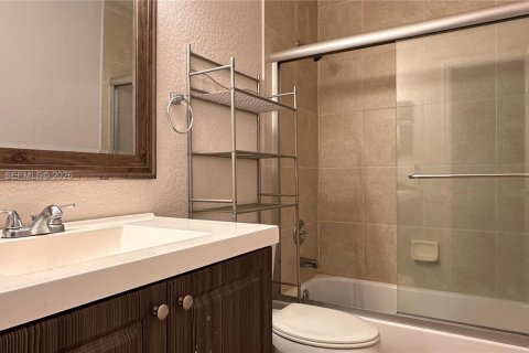 Casa en venta en Davie, Florida, 2 dormitorios, 75.9 m2 № 2002031 - foto 20