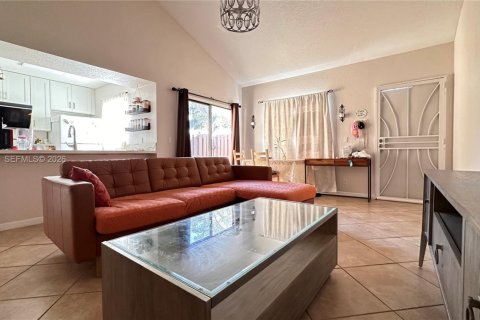 Casa en venta en Davie, Florida, 2 dormitorios, 75.9 m2 № 2002031 - foto 7