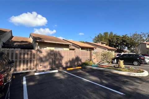 Casa en venta en Davie, Florida, 2 dormitorios, 75.9 m2 № 2002031 - foto 2