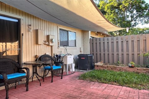 Casa en venta en Davie, Florida, 2 dormitorios, 75.9 m2 № 2002031 - foto 24