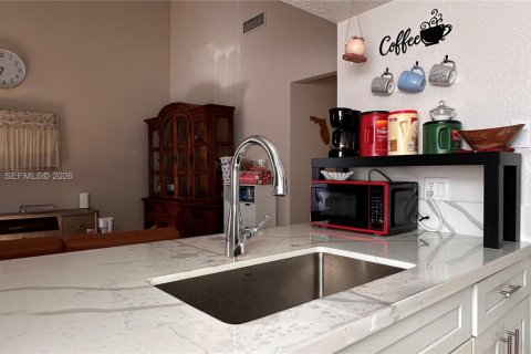 Casa en venta en Davie, Florida, 2 dormitorios, 75.9 m2 № 2002031 - foto 12