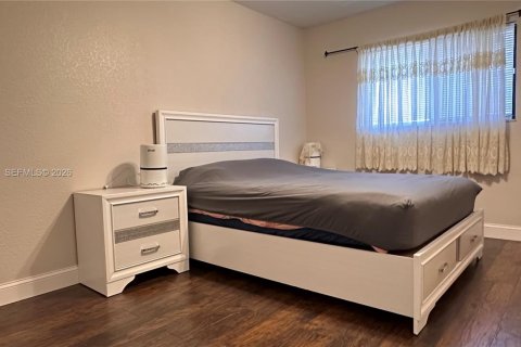 Casa en venta en Davie, Florida, 2 dormitorios, 75.9 m2 № 2002031 - foto 18