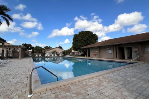 Casa en venta en Davie, Florida, 2 dormitorios, 75.9 m2 № 2002031 - foto 28