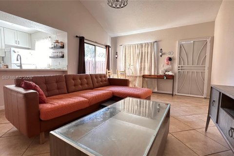 Casa en venta en Davie, Florida, 2 dormitorios, 75.9 m2 № 2002031 - foto 4