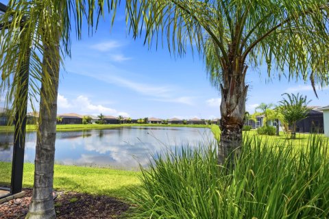 House in Port St. Lucie, Florida 2 bedrooms, 254.55 sq.m. № 2300746 - photo 10