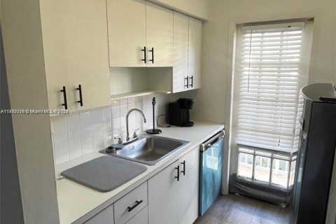 Condo in Miami Beach, Florida  № 1860593 - photo 2