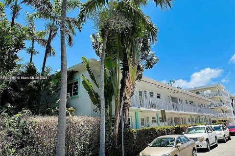 Condo in Miami Beach, Florida  № 1860593 - photo 11
