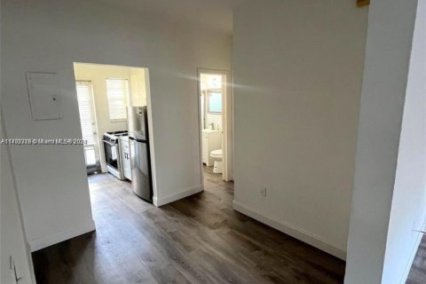 Condo in Miami Beach, Florida  № 1860593 - photo 5