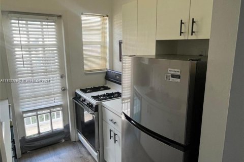 Condo in Miami Beach, Florida  № 1860593 - photo 3