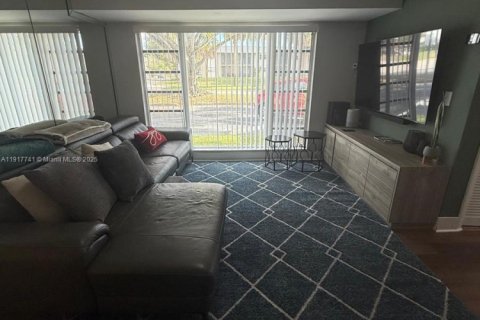 Touwnhouse à vendre à Tamarac, Floride: 3 chambres, 114.27 m2 № 2054349 - photo 13