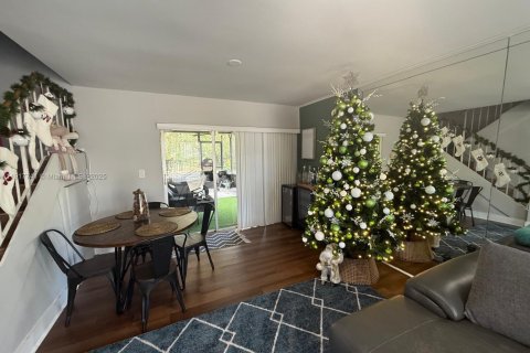 Touwnhouse à vendre à Tamarac, Floride: 3 chambres, 114.27 m2 № 2054349 - photo 11