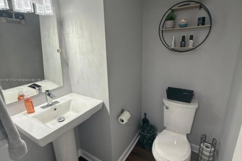 Touwnhouse à vendre à Tamarac, Floride: 3 chambres, 114.27 m2 № 2054349 - photo 10